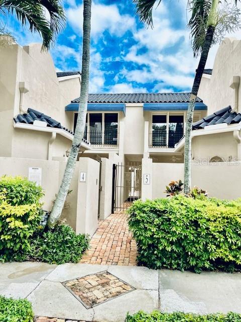 200 Cocoanut Avenue, Unit 7 Sarasota, FL 34236 - Photo 28 of 32 front view of a house with a yard
