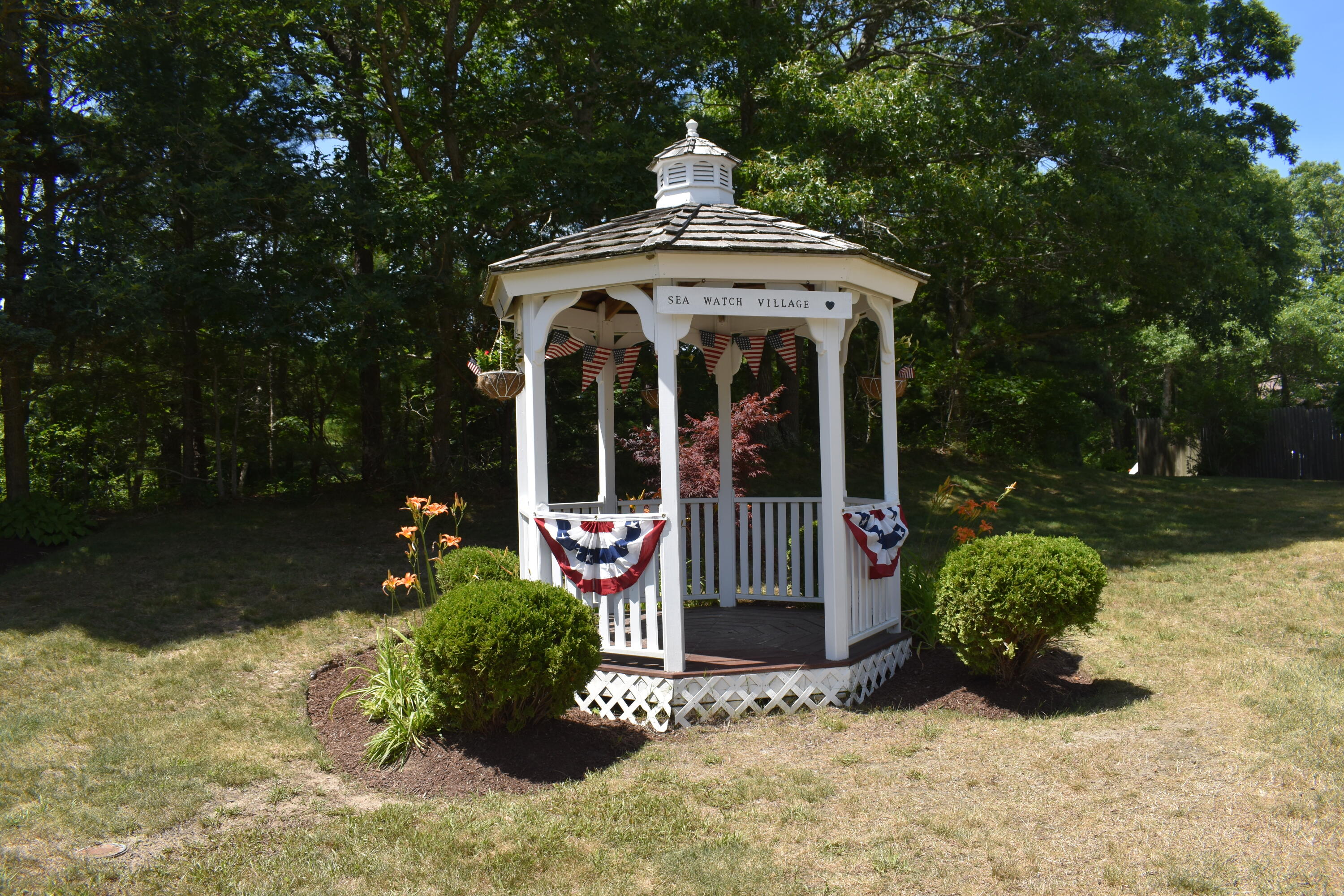 6 Round House Road Bourne, MA 02532 - Photo 23 of 25 a front view of a house with garden