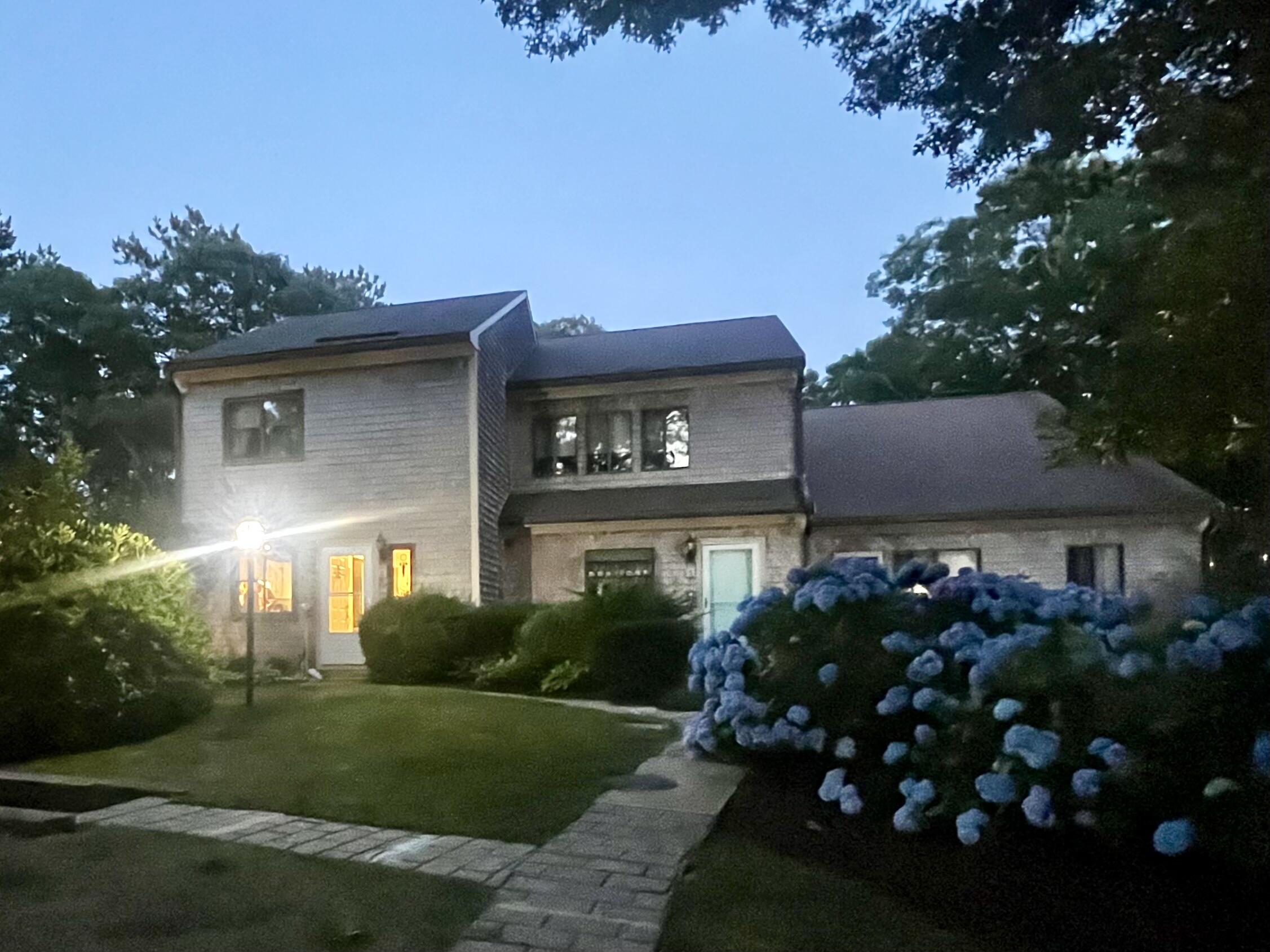 6 Round House Road Bourne, MA 02532 - Photo 3 of 25 a front view of a house with a garden