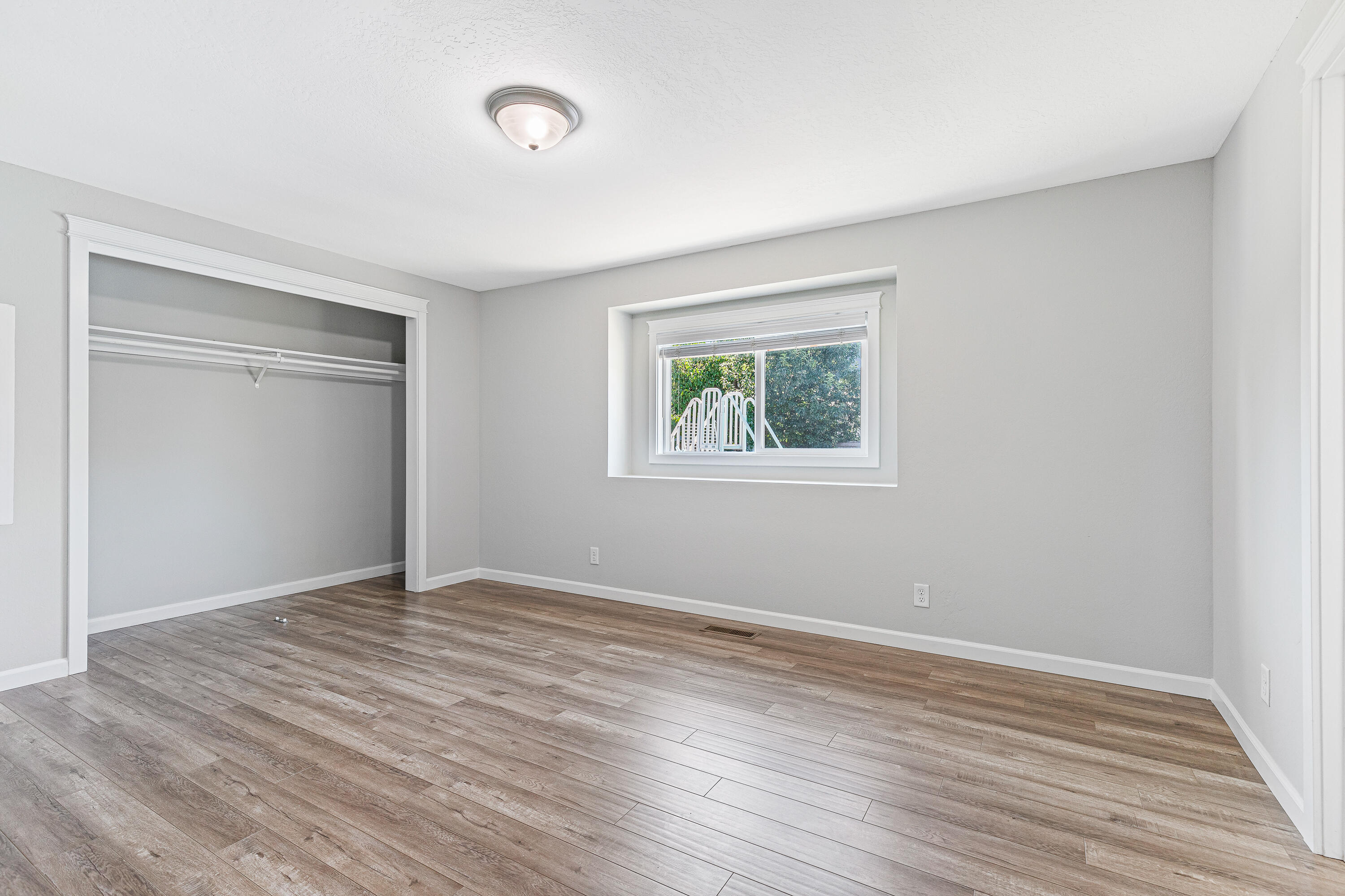 660 Hopkins Road Central Point, OR 97502 - Photo 12 of 25 Primary Bedroom