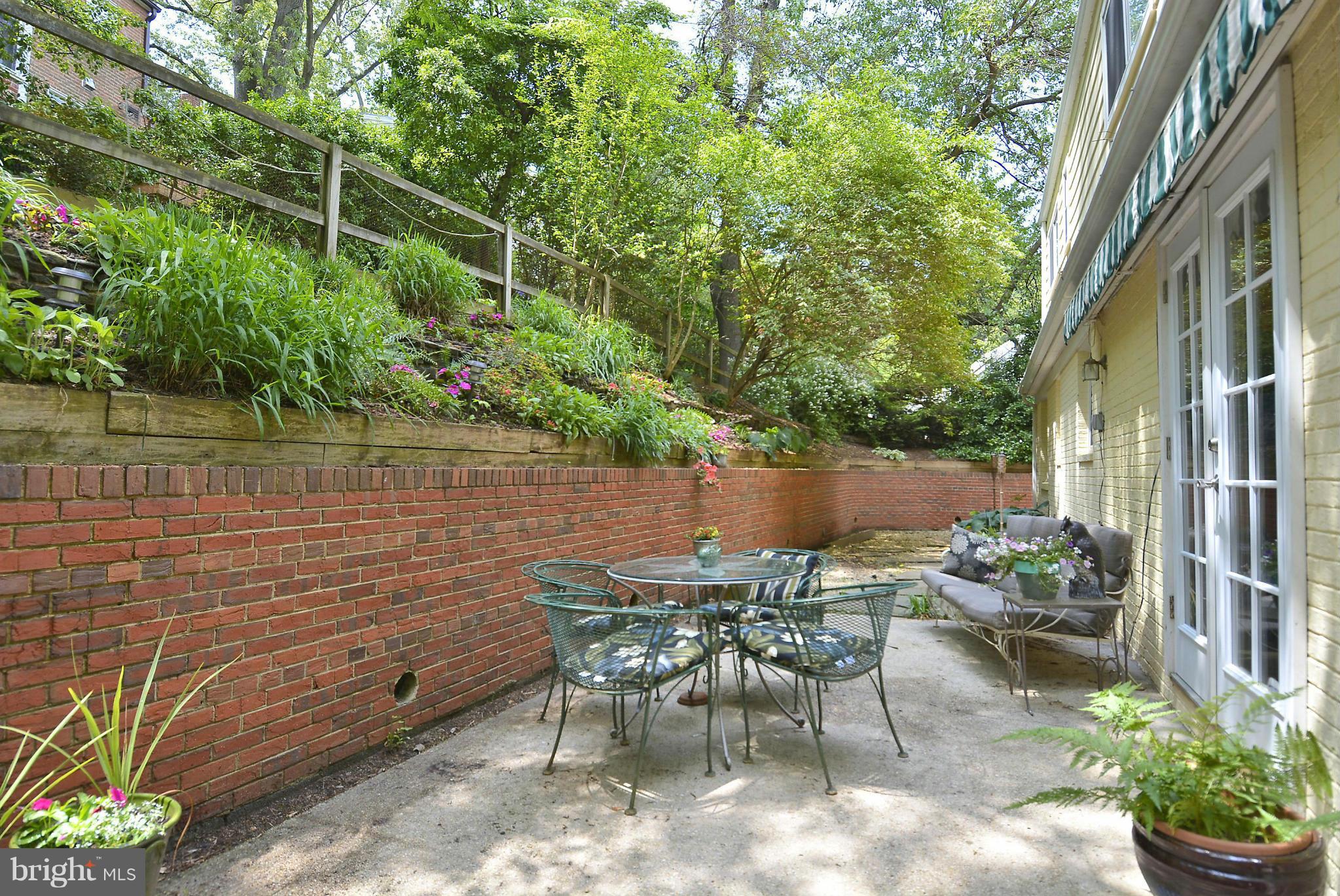 15 Park Valley Road Silver Spring, MD 20910 - Photo 5 of 30 a backyard of a house with outdoor seating