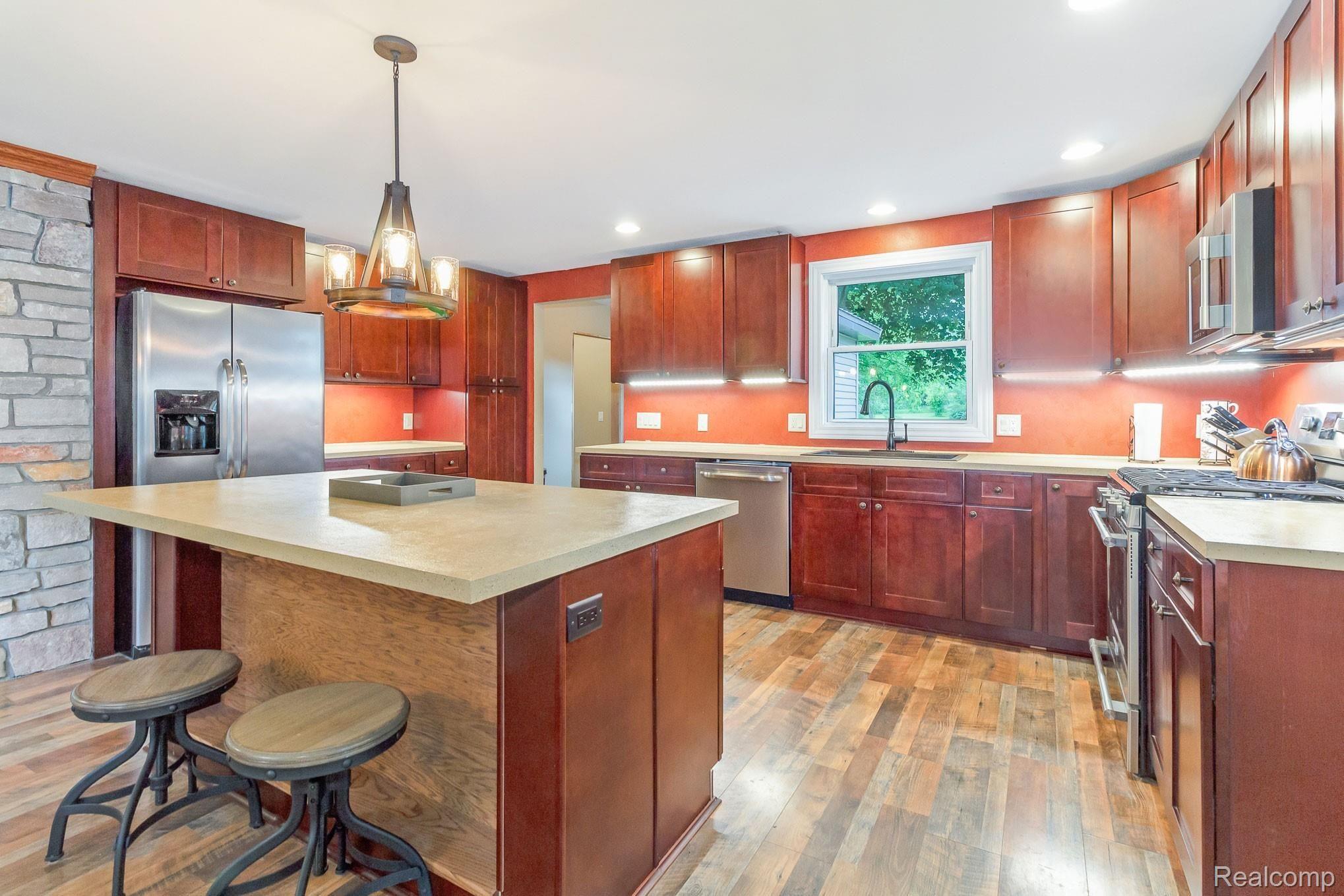 3660 County Farm Road Howell, MI 48843 - Photo 21 of 32 3660 kitchen.jpg