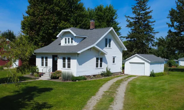 $214,900 | 608 Barker Street, Hartland, MN 56042