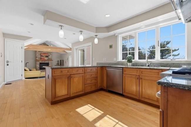 7 Blacksmith Way Saugus, MA 01906 - Photo 8 of 36