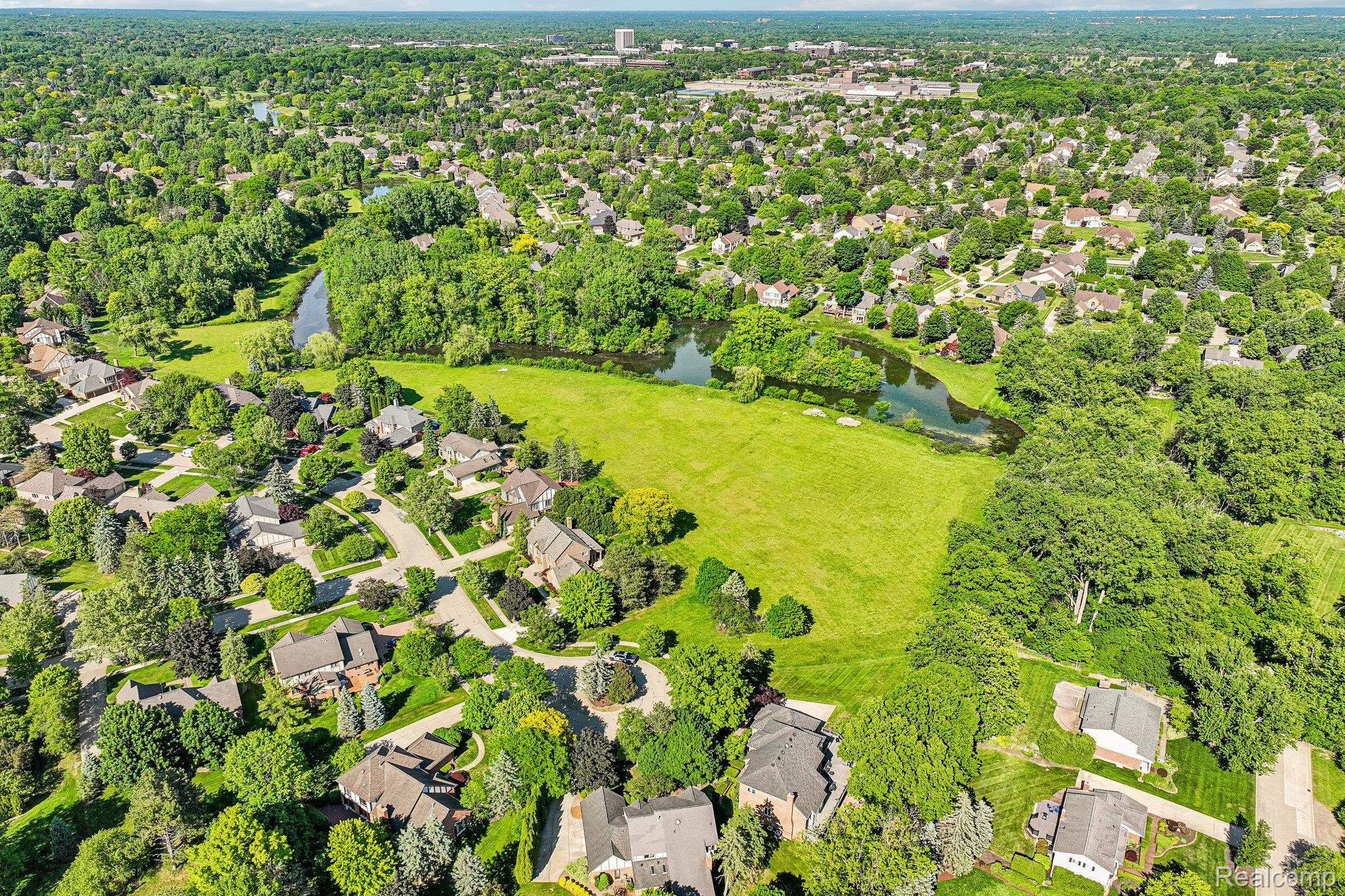 4523 Rivers Edge Drive Troy, MI 48098 - Photo 63 of 66 67-web-or-mls-Rivers Edge Dr-S0306-067.jpg