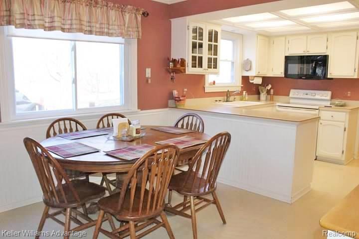 66501 Powell Road Washington, MI 48095 - Photo 6 of 24 Breakfast Room.jpg