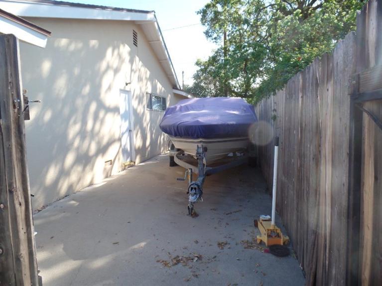 1310 Meadowbrook Road Ojai, CA 93023 - Photo 11 of 14 a view of a backyard
