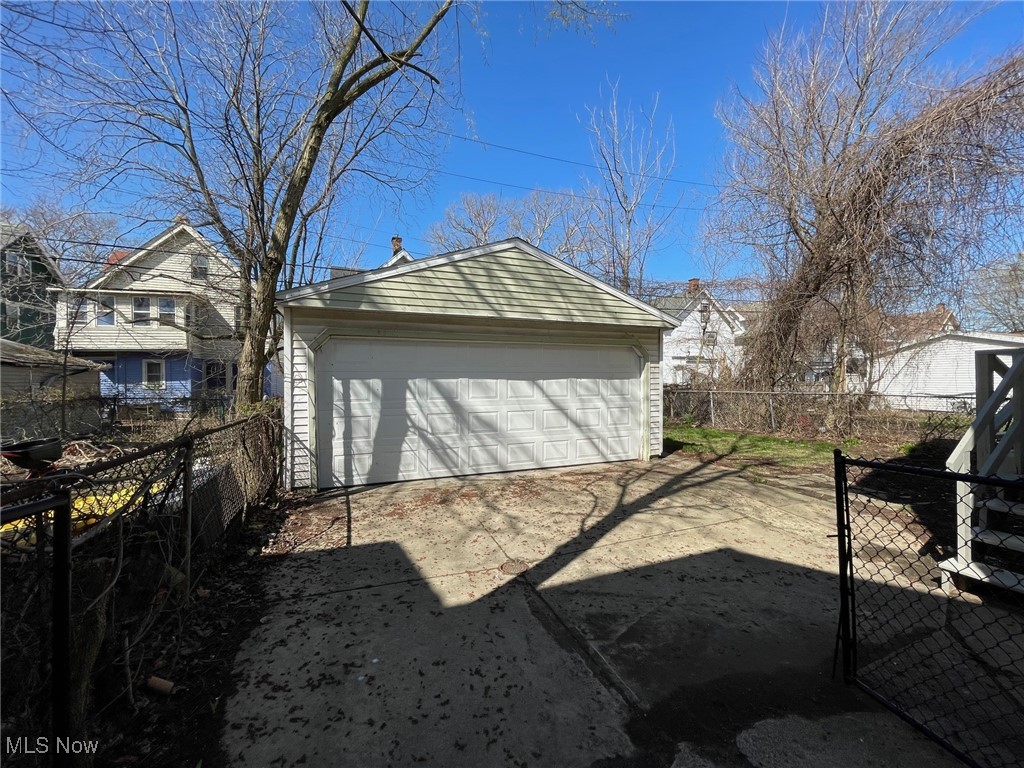 494 Eddy Road Cleveland, OH 44108 - Photo 9 of 47 2 car garage
