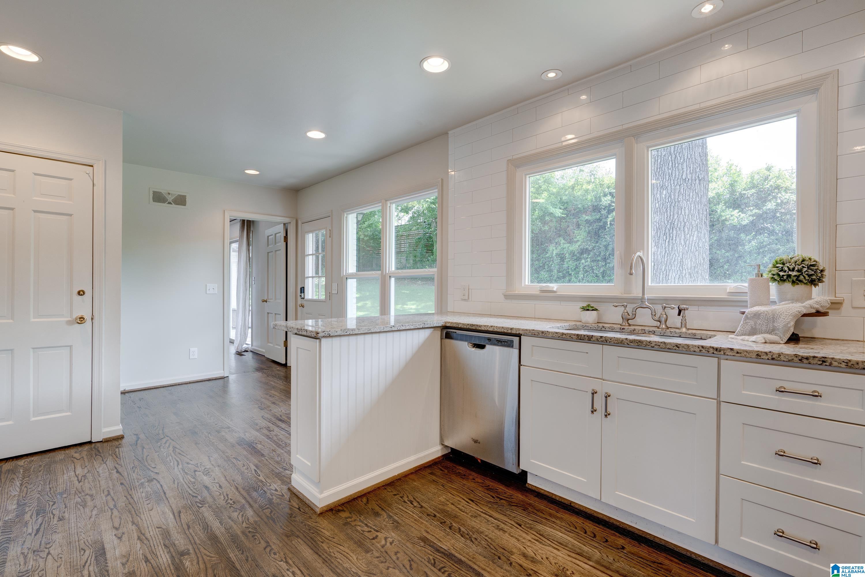 609 Rumson Road Birmingham, AL 35209 - Photo 11 of 33