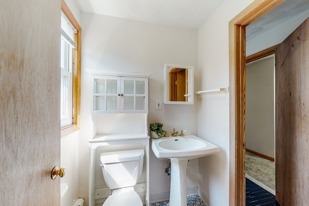7 Mohawk Road Burlington, MA 01803 - Photo 16 of 30 Gallery Image 16