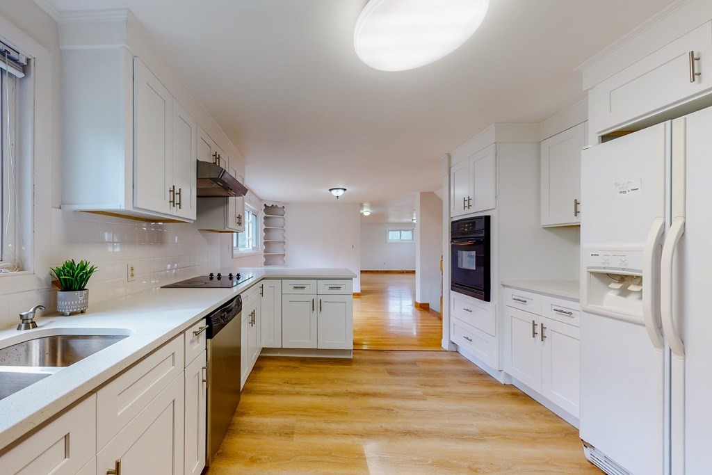 7 Mohawk Road Burlington, MA 01803 - Photo 7 of 30 Gallery Image 7