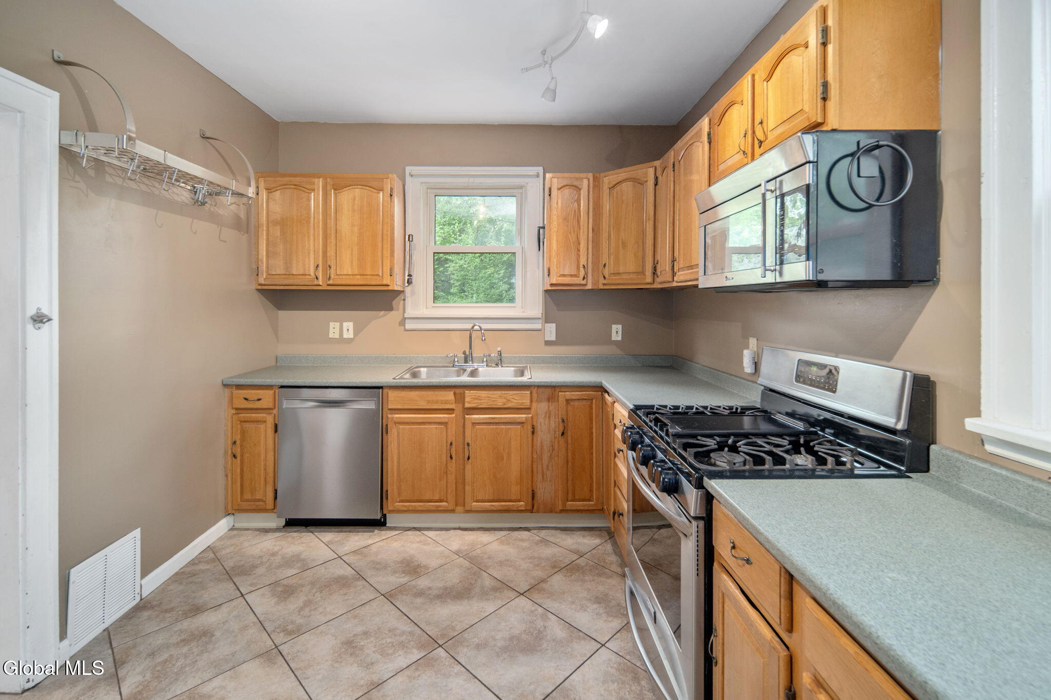 102 Delaware Avenue Rensselaer, NY 12144 - Photo 19 of 56 19