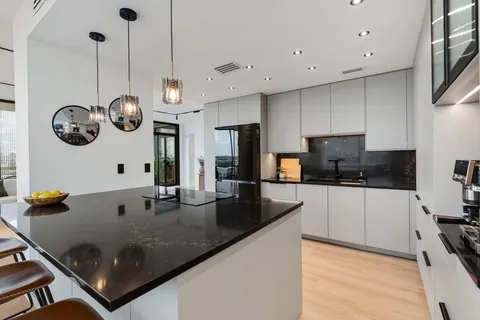 $695,000 | 14 Greenway Plaza, Unit 9R, Houston, TX 77046