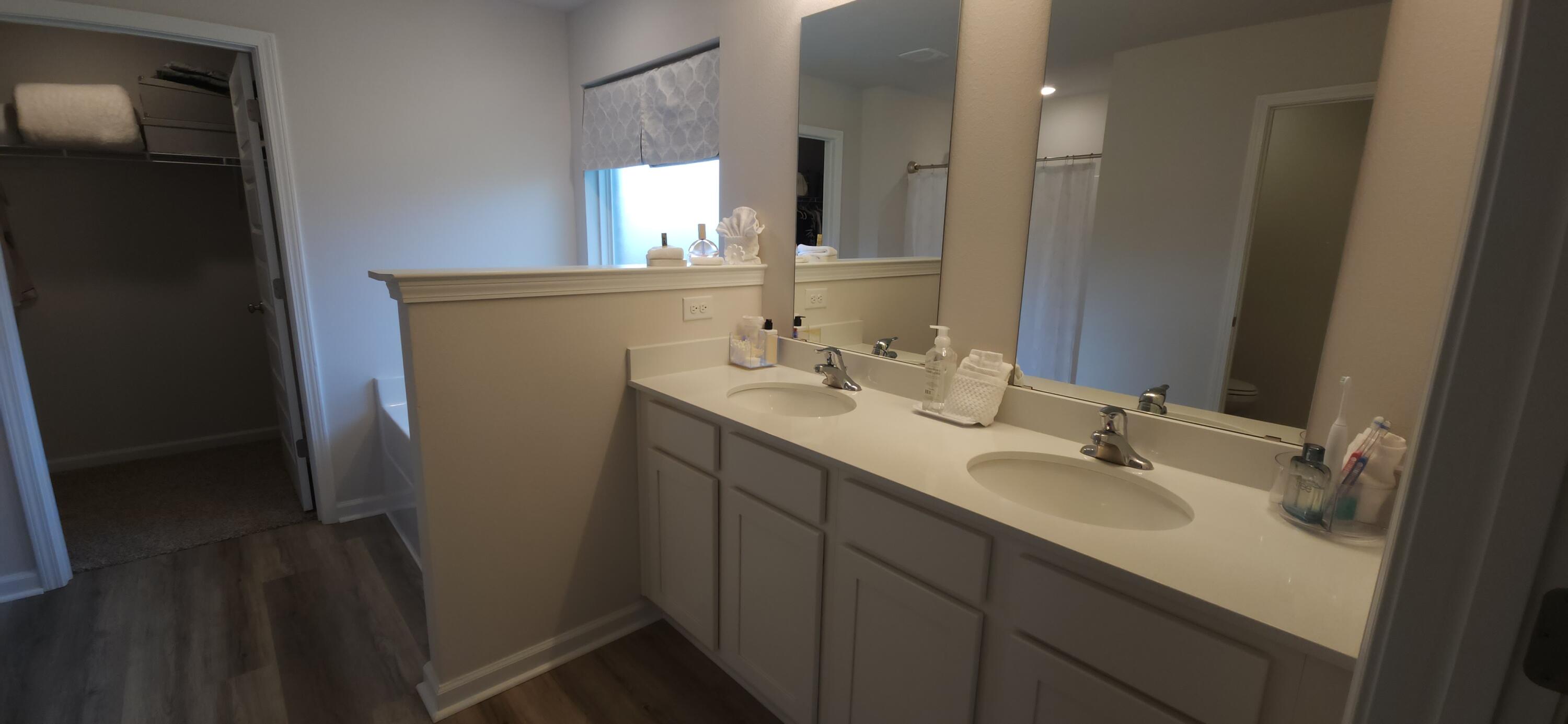 2535 Rutgers Road Crestview, FL 32536 - Photo 21 of 41 Owner's bath