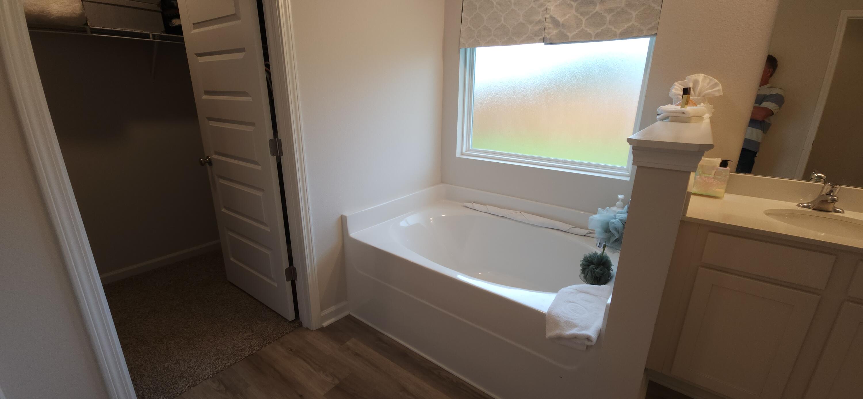 2535 Rutgers Road Crestview, FL 32536 - Photo 24 of 41 Garden Tub