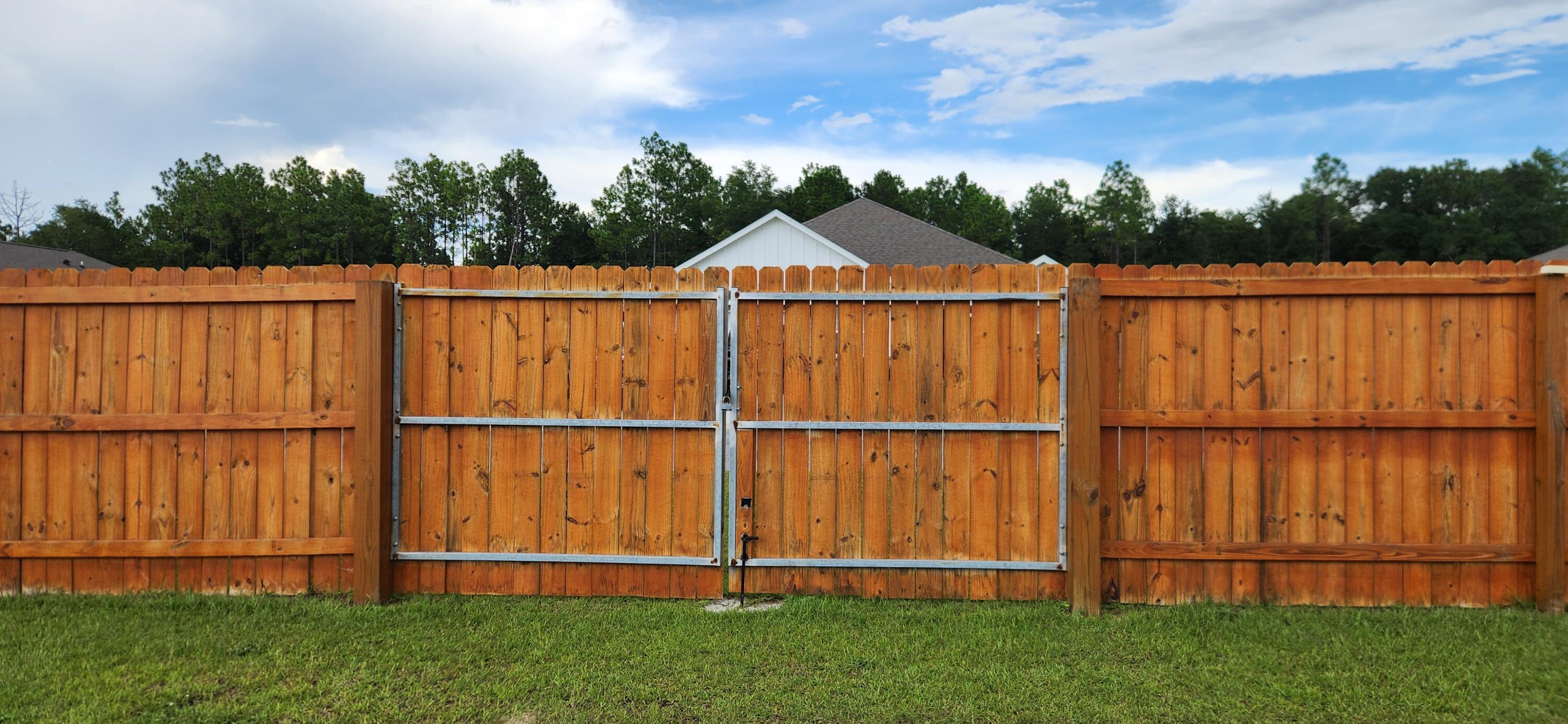 2535 Rutgers Road Crestview, FL 32536 - Photo 32 of 41 Double Gate with metal bracing