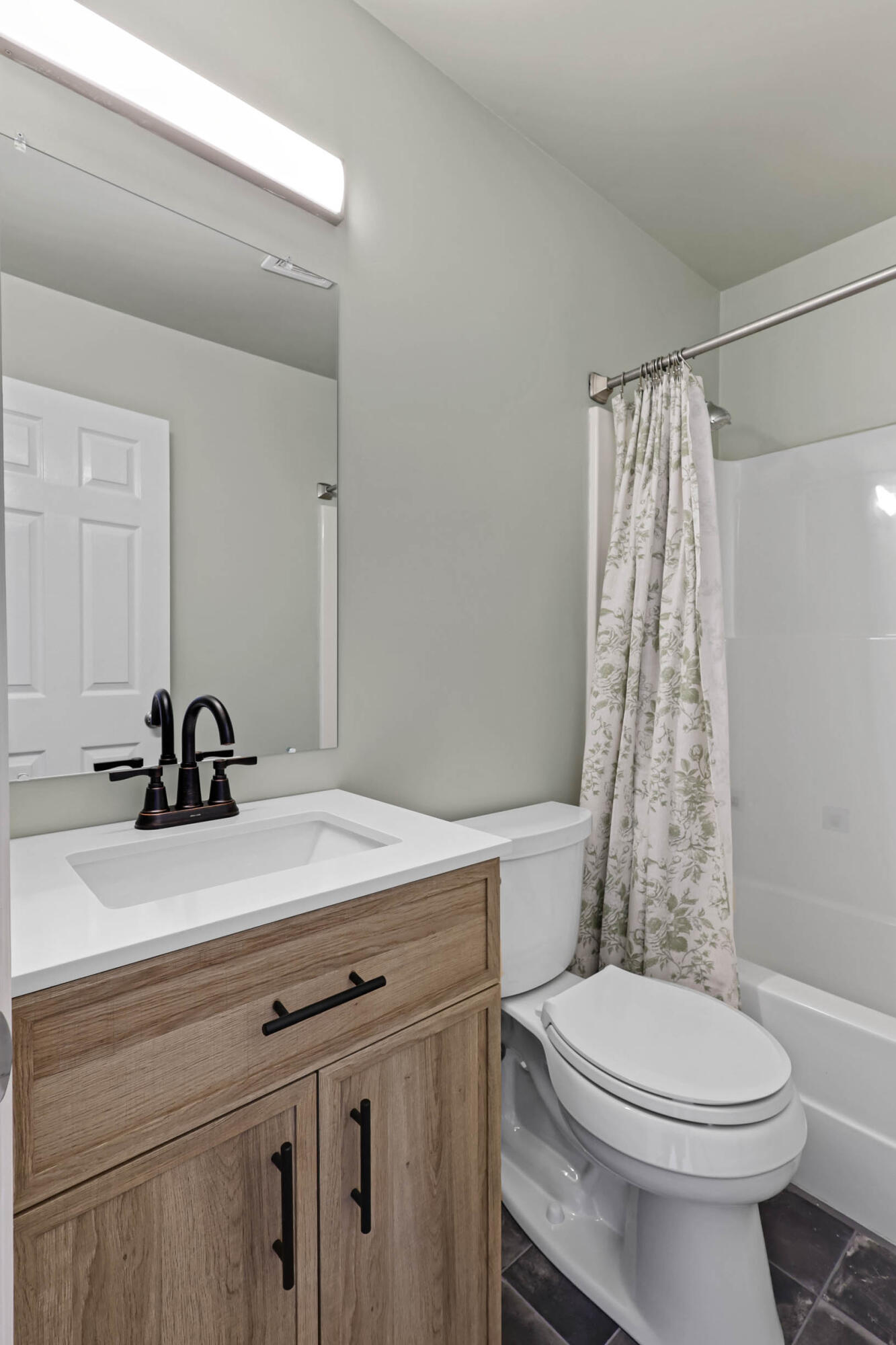 65 Night Shade Lane Ringgold, GA 30736 - Photo 19 of 32 Guest Bathroom