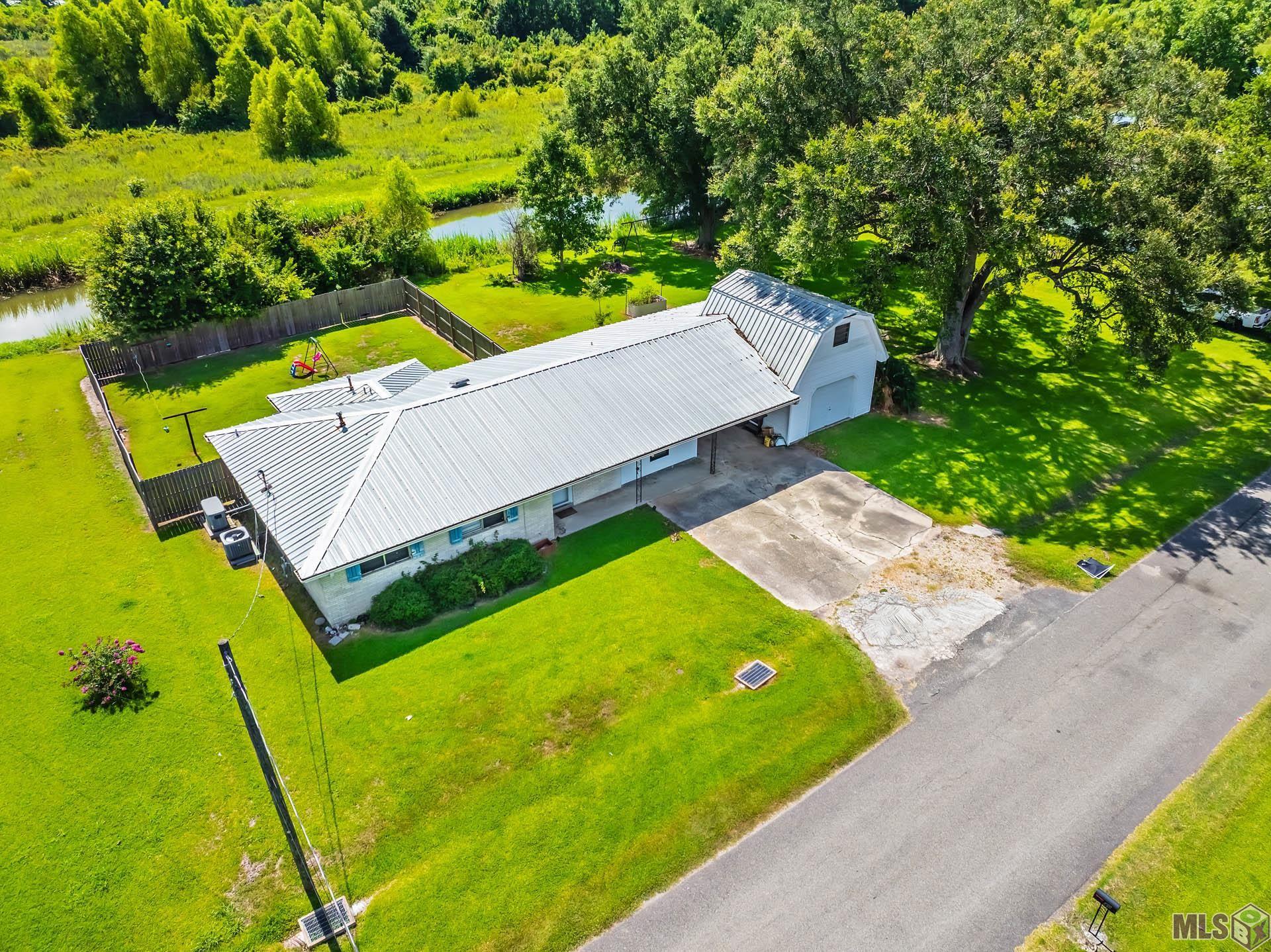 405 4 Point Drive Raceland, LA 70394 - Photo 3 of 17