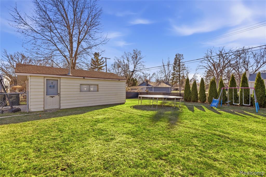3066 Hessel Avenue Rochester Hills, MI 48307 - Photo 19 of 24 Gallery Image 19