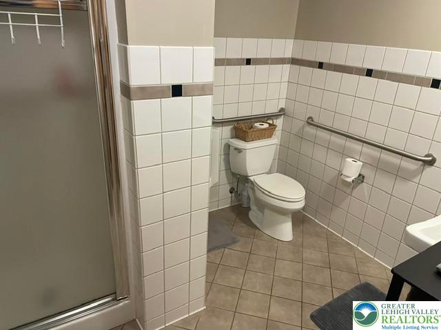 5093 Vera Cruz Road North Emmaus, PA 18049 - Photo 24 of 47 Second full bath
