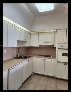 $2,100 | 19390 Collins Avenue, Unit 904, Sunny Isles Beach, FL 33160