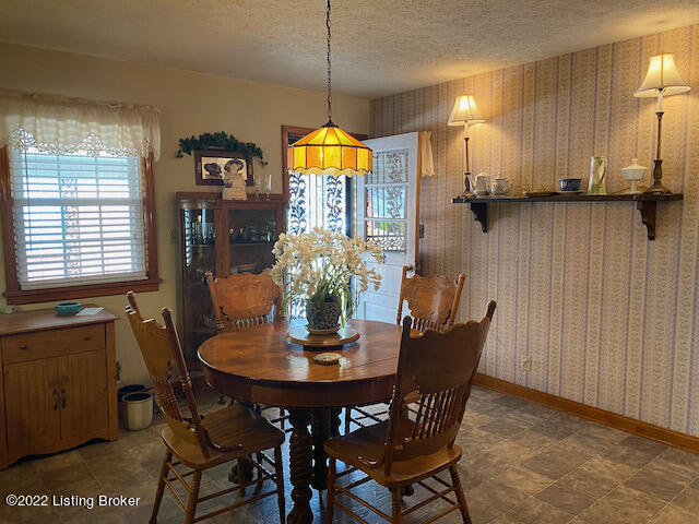 8530 Chase Road Louisville, KY 40258 - Photo 12 of 29 IMG_3427