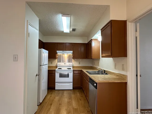 $1,295 | 9933 Ardash Lane, San Antonio, TX 78250