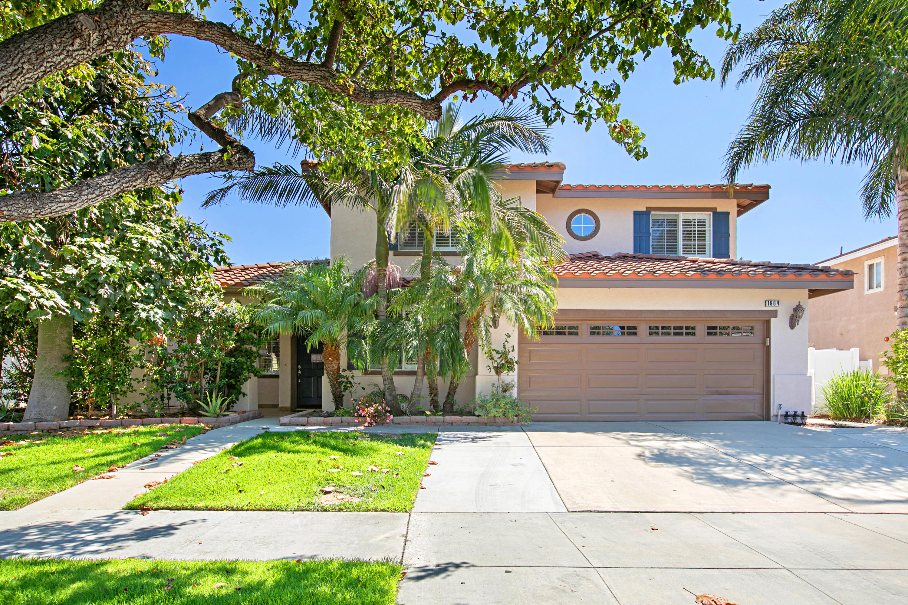 a front view of house with yard