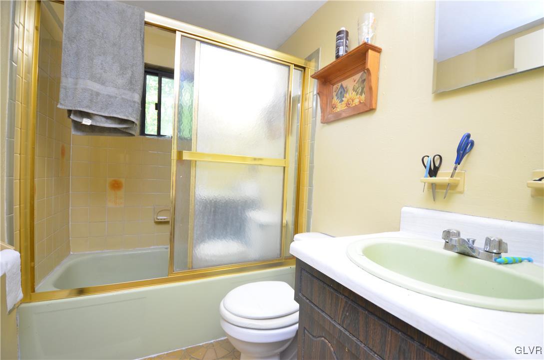 106 Chipmunk Road Bushkill, PA 18324 - Photo 9 of 12 Gallery Image 9