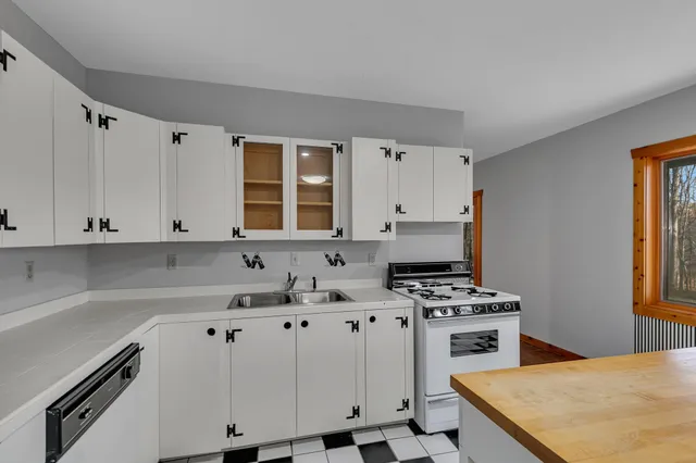 $450,000 | 30702 Melanie Way, St. Joseph, MN 56374