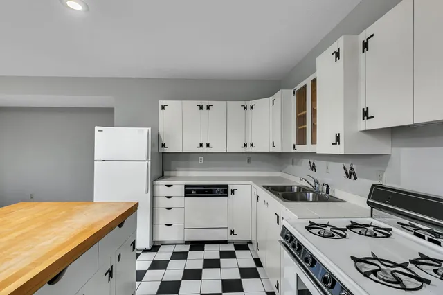 $450,000 | 30702 Melanie Way, St. Joseph, MN 56374