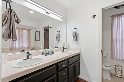 a view of a house with backyard