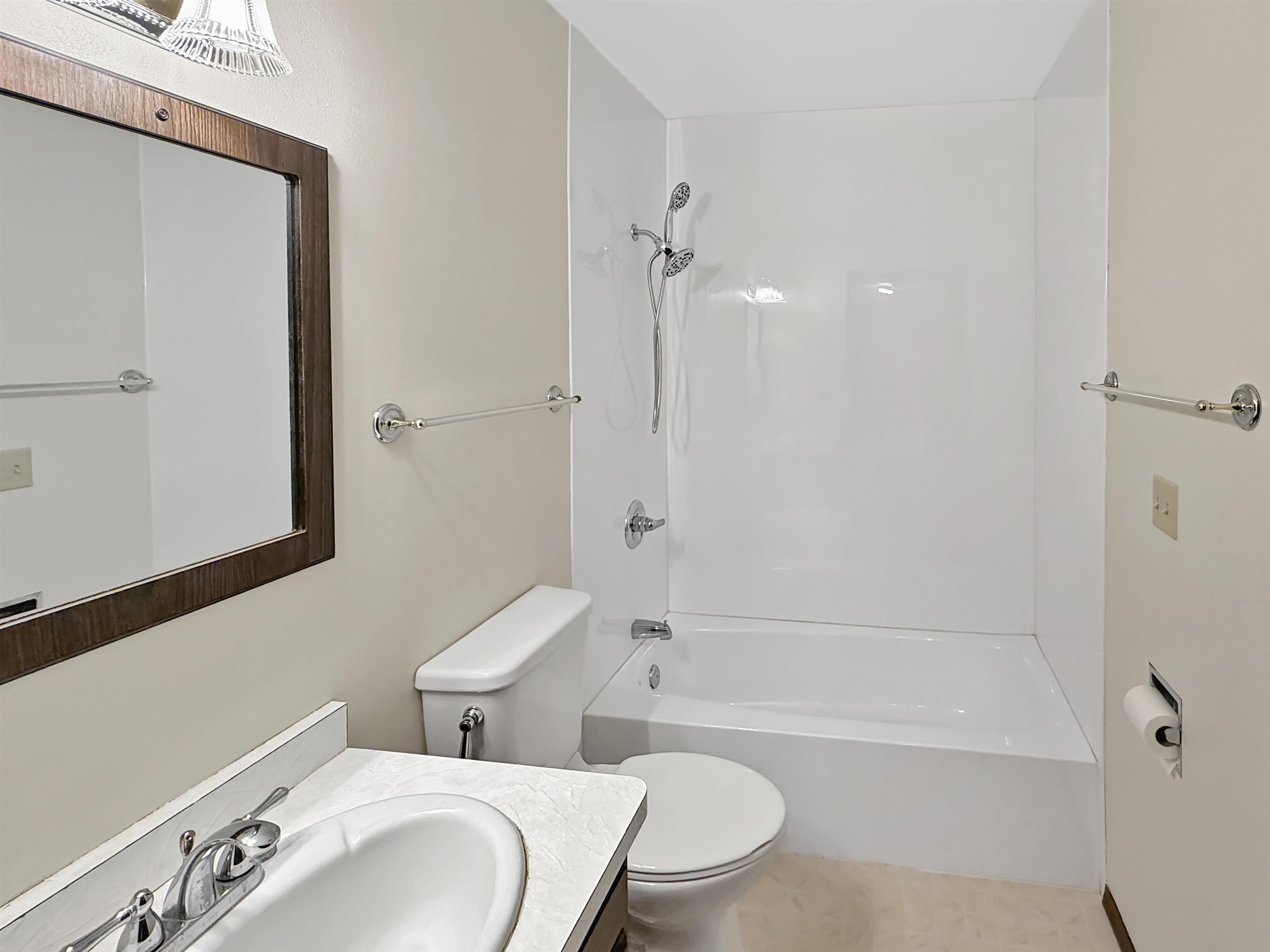 130 Barton Road Oshkosh, WI 54904 - Photo 12 of 25 Gallery Image 12