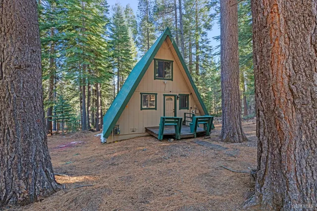 a view of a house with backyard and sitting area