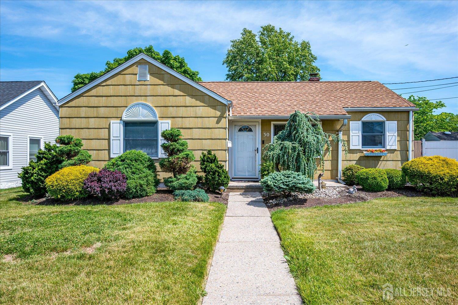 30 Walnut Street Edison, NJ 08817 - Photo 1 of 45