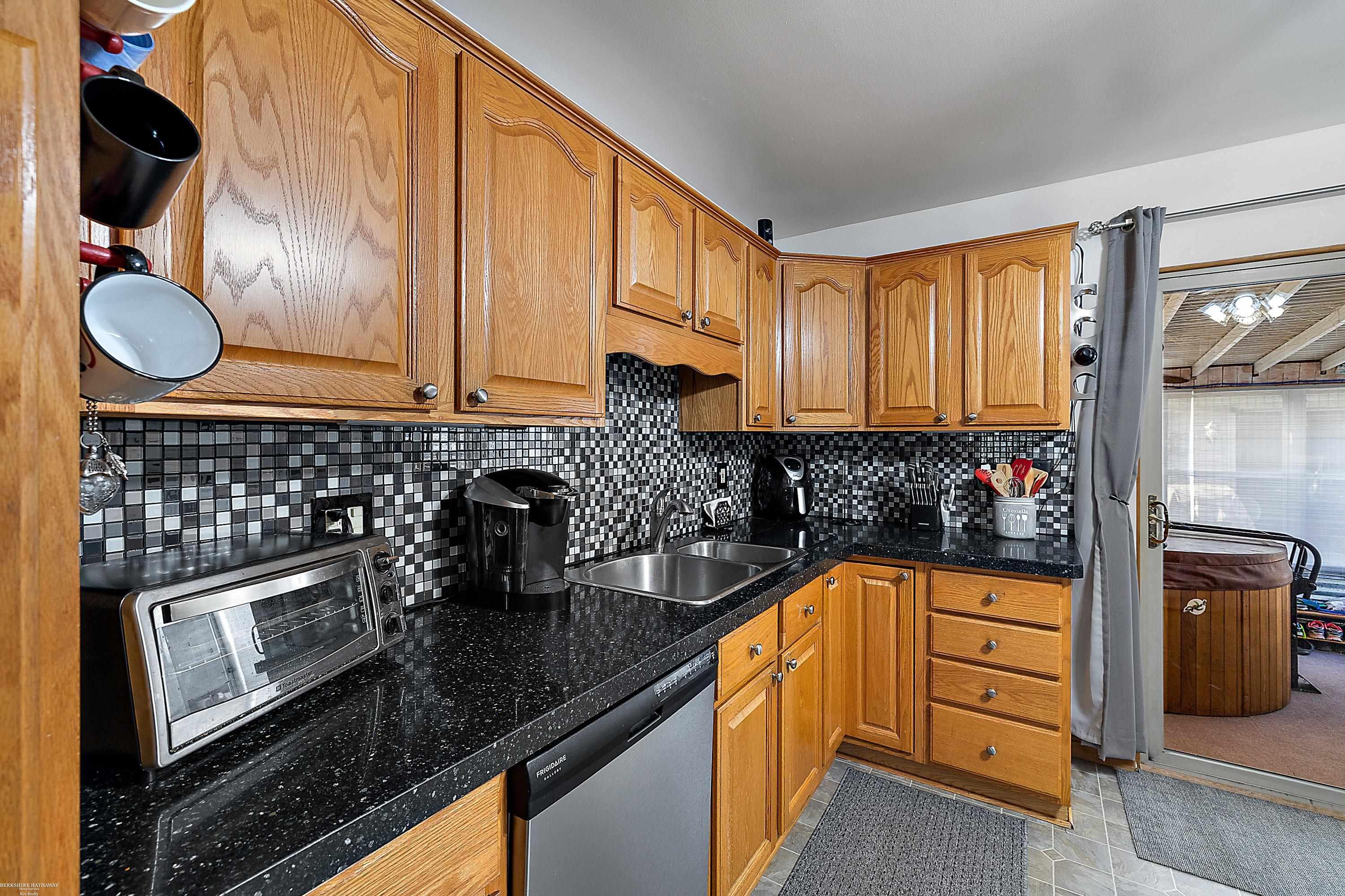 12991 Martin Road Warren, MI 48088 - Photo 8 of 30