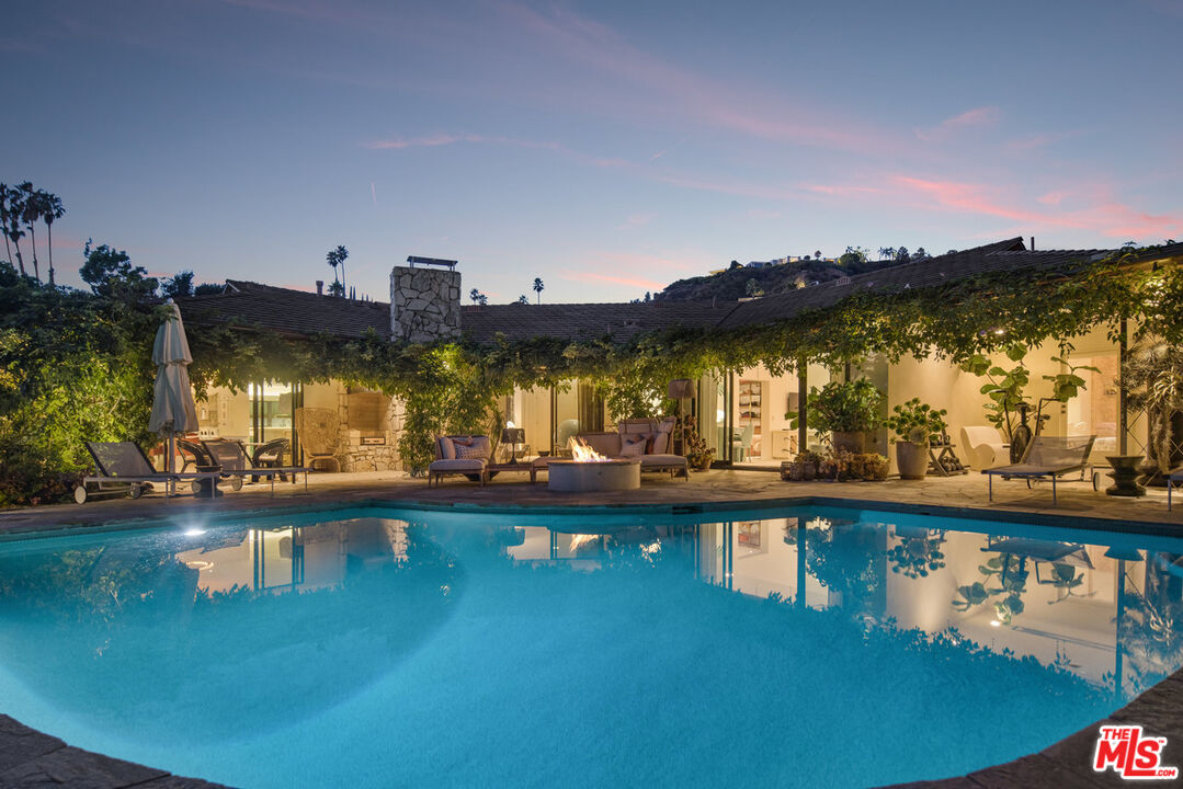 1070 North Hillcrest Road Beverly Hills, CA 90210 - Photo 28 of 29 a view of a swimming pool with an outdoor seating