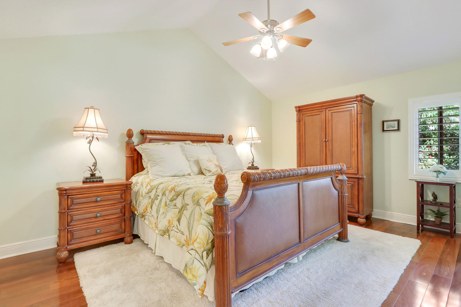 305 Natchez Court Jupiter, FL 33477 - Photo 11 of 37 Master bedroom