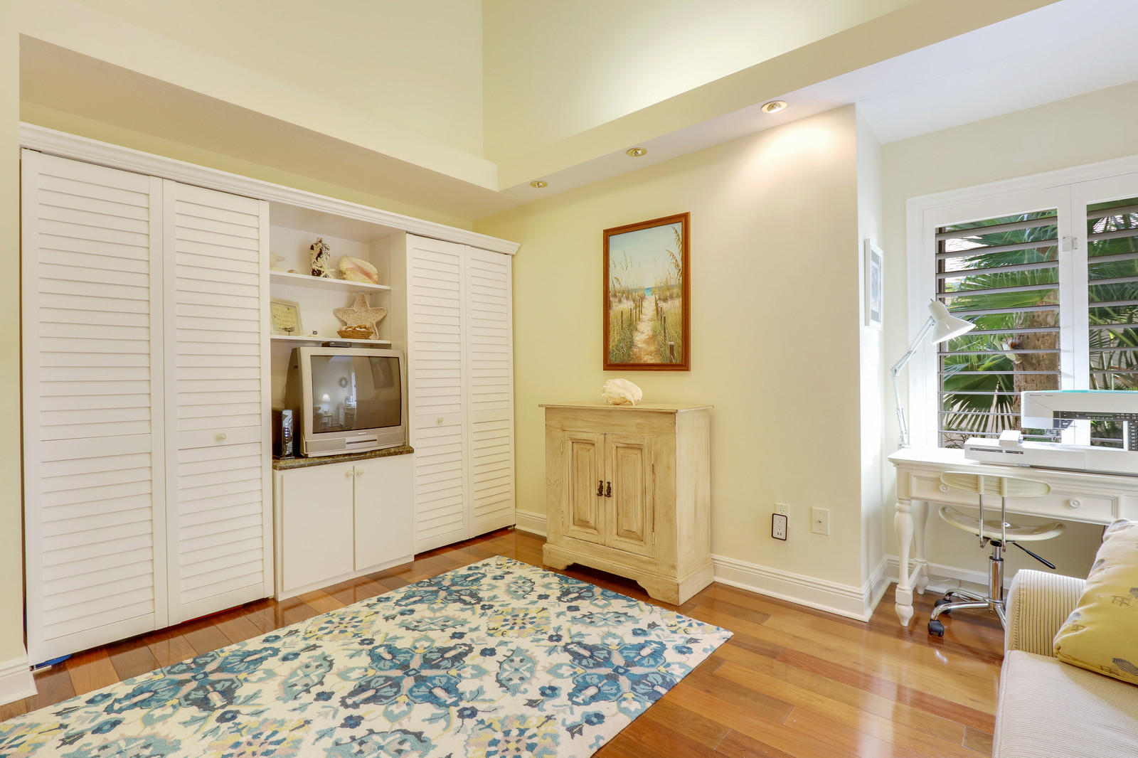 305 Natchez Court Jupiter, FL 33477 - Photo 16 of 37 Guest bedroom