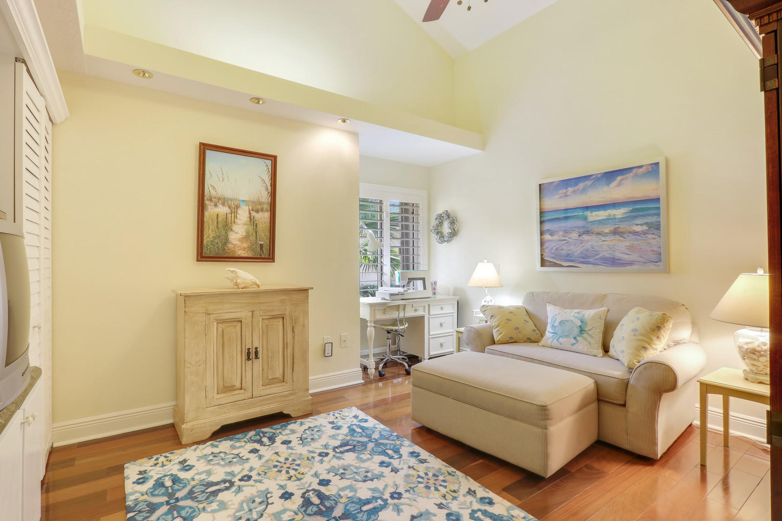 305 Natchez Court Jupiter, FL 33477 - Photo 17 of 37 Guest bedroom