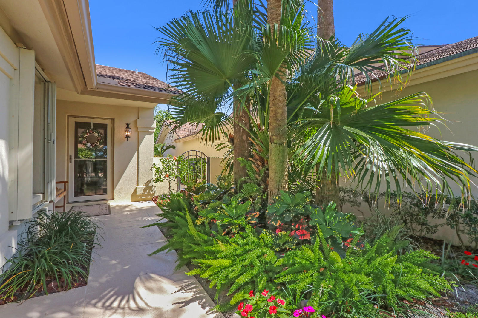 305 Natchez Court Jupiter, FL 33477 - Photo 2 of 37 305 Natchez Court