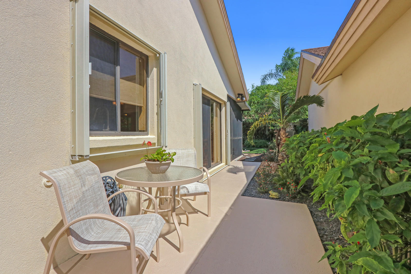 305 Natchez Court Jupiter, FL 33477 - Photo 28 of 37 Side patio