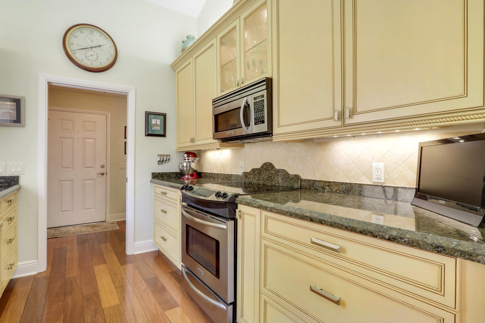 305 Natchez Court Jupiter, FL 33477 - Photo 8 of 37 Stainless appliances