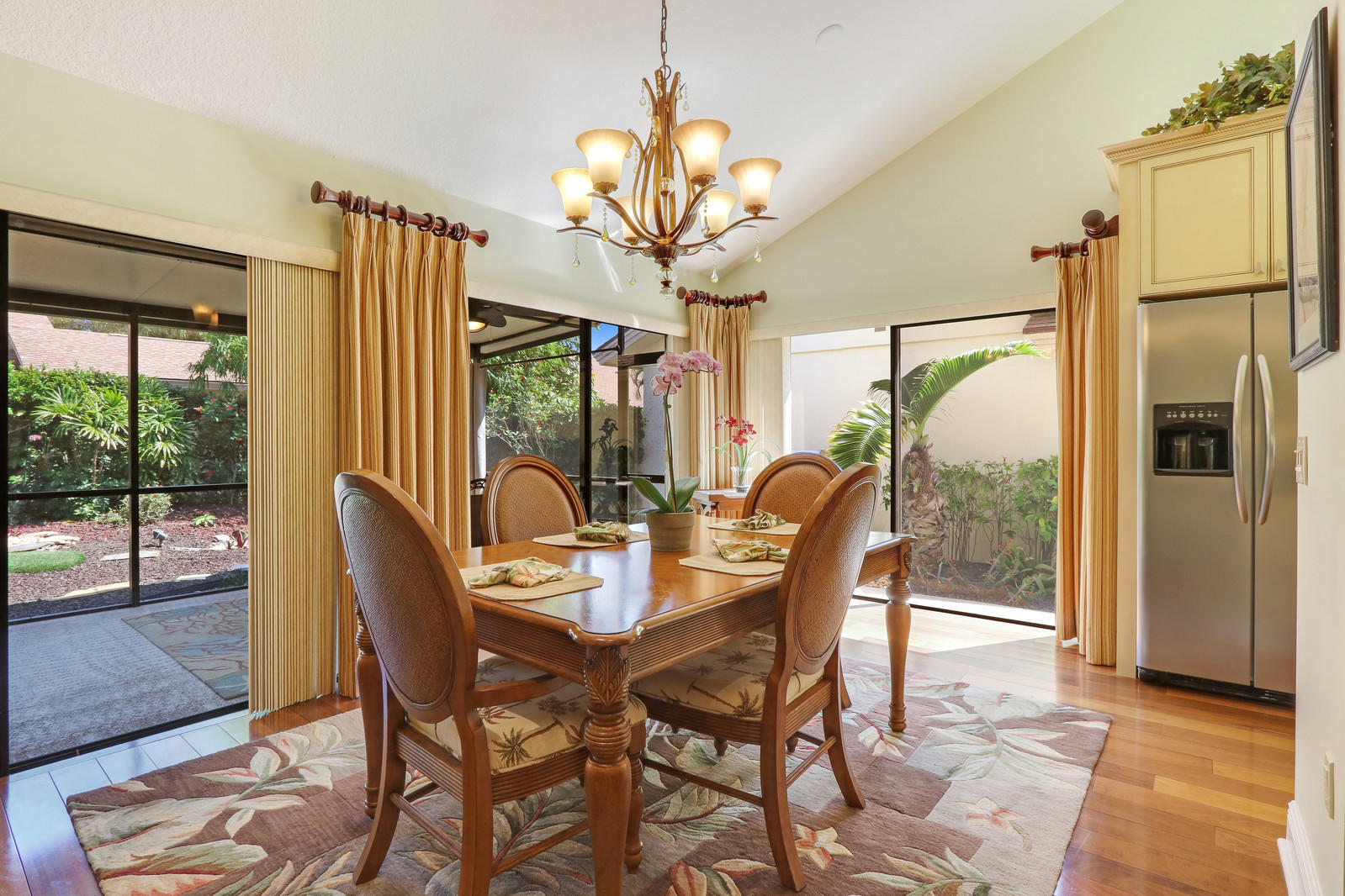 305 Natchez Court Jupiter, FL 33477 - Photo 10 of 37 Dining area
