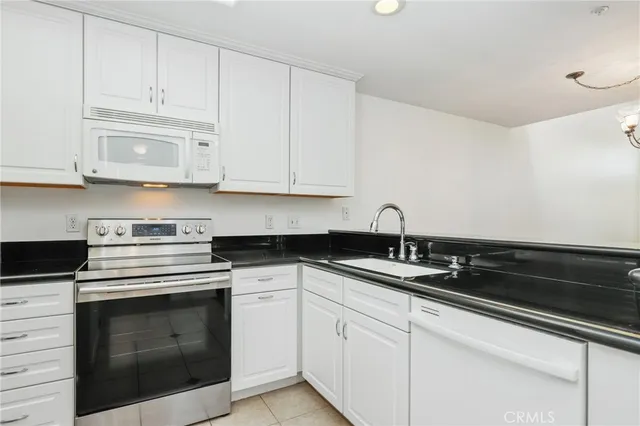 $719,800 | 2960 Champion Way, Unit 1208, Tustin, CA 92782