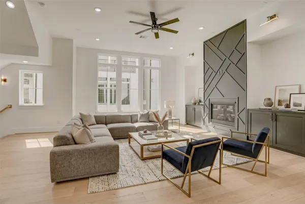 $895,000 | 1911 Lauderdale Street, Houston, TX 77030