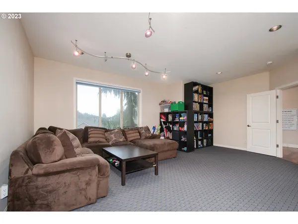 $960,000 | 4647 Southeast Honors Drive, Gresham, OR 97080