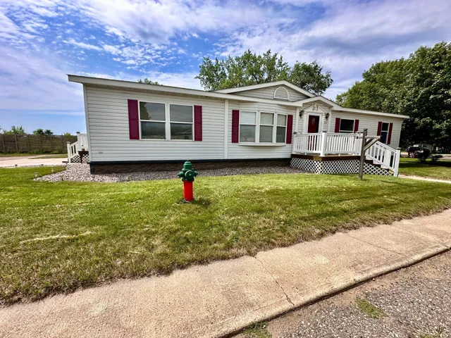 $80,000 | 517 Locust Drive, Marshall, MN 56258