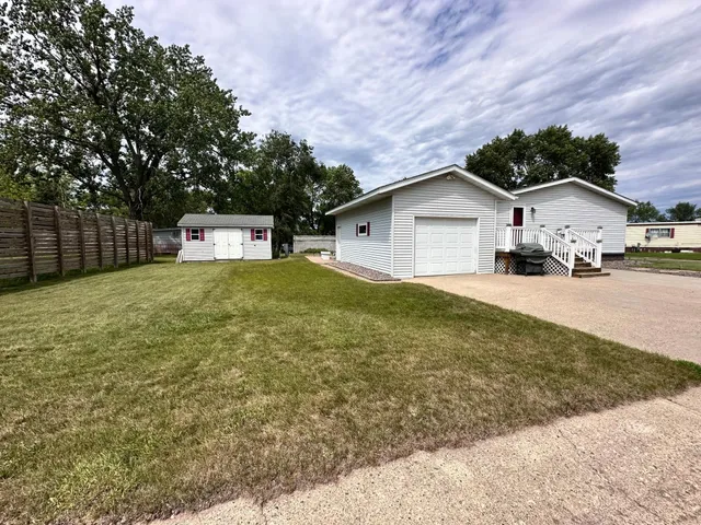 $80,000 | 517 Locust Drive, Marshall, MN 56258