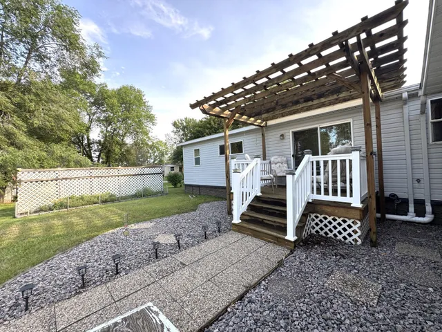 $80,000 | 517 Locust Drive, Marshall, MN 56258